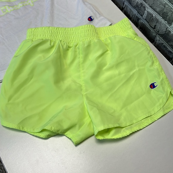 Champion‎ - Picture 2 of 9